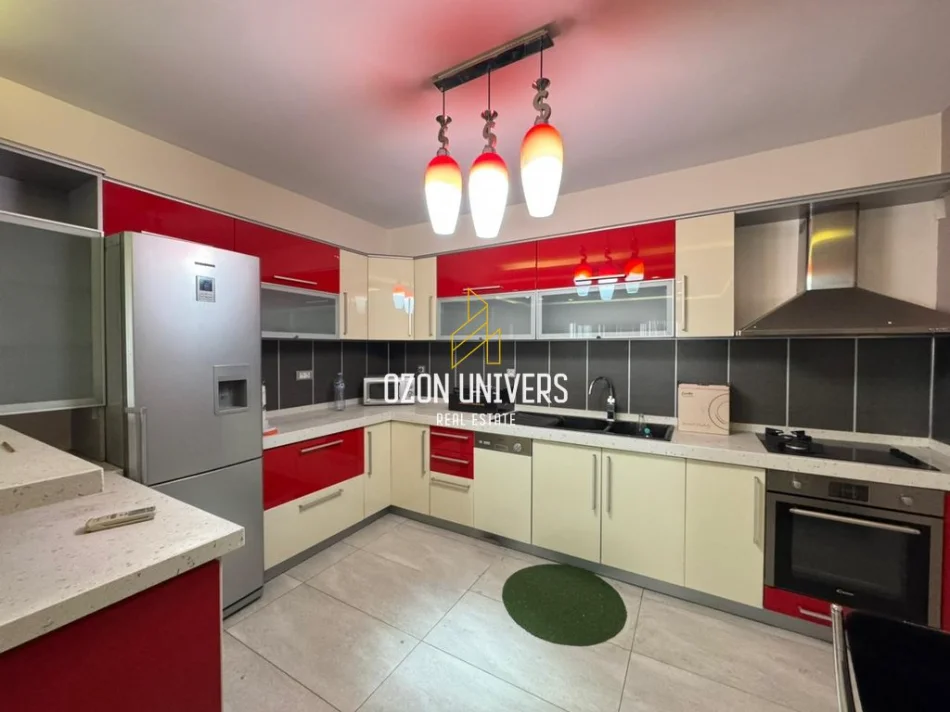 Tirane, jepet me qera apartament 2+1+Ballkon Kati 7, 127 m² 1.000 € (Komuna e Parisit)