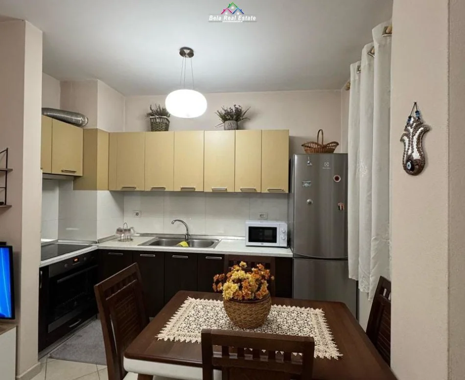 Tirane, jepet me qera apartament 1+1 Kati 8, 65 m² 470 € (Rruga Mikel Maruli)