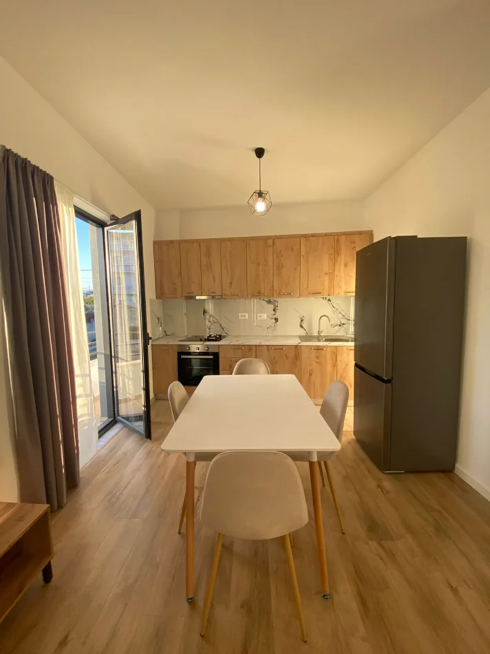 Tirane, jepet me qera Vile 2+1 Kati 2, 85 m² 480 € (Rruga Halit Haxhija)