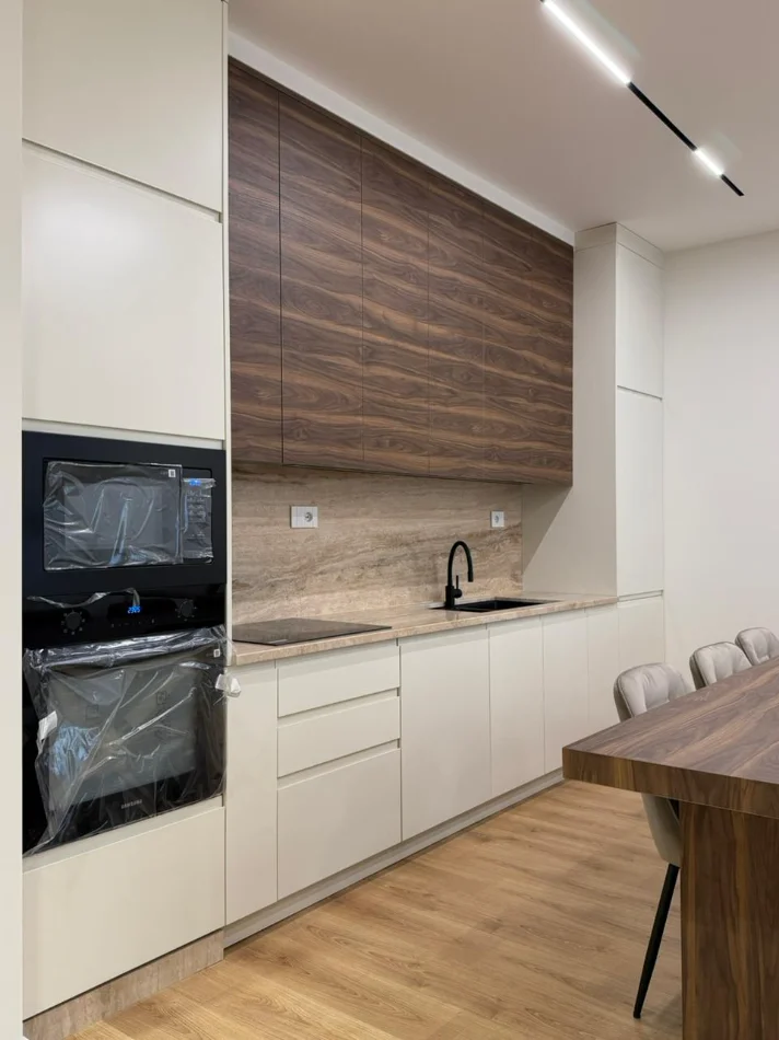 Tirane, jap me qera apartament 2+1 , 120 m² 2.000 € (Liqeni i Thatë)