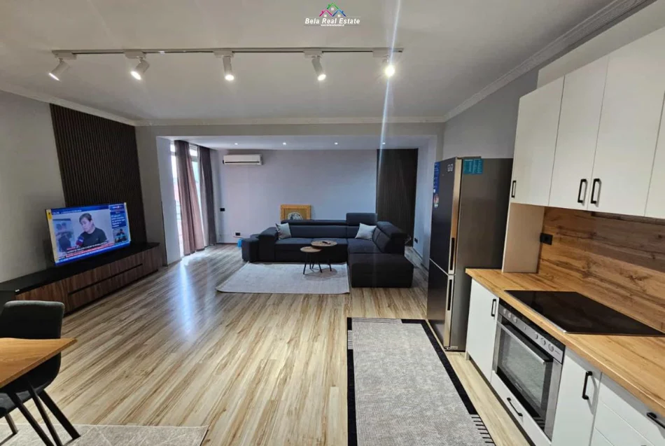 Tirane, jepet me qera apartament 2+1 Kati 5, 105 m² 730 € (Rruga Bill Klinton)