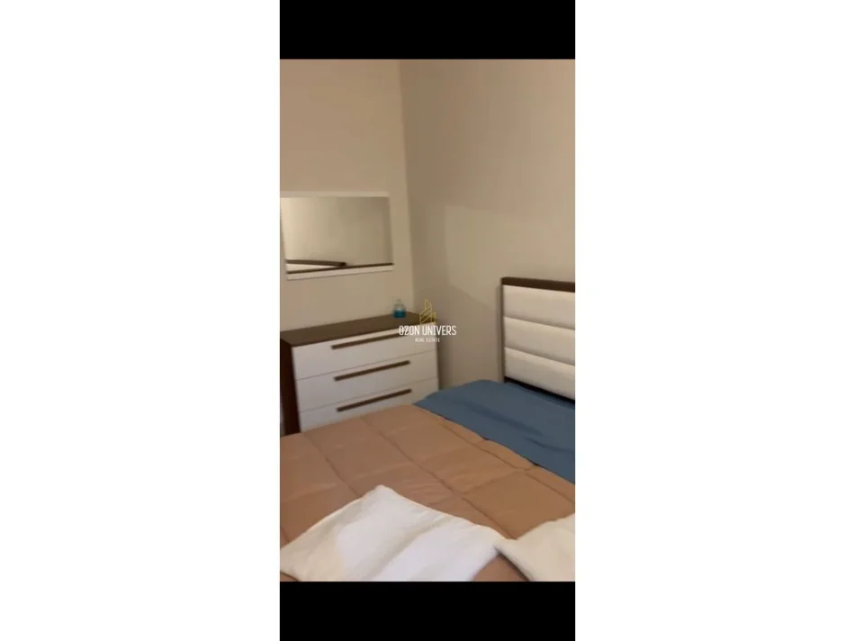 Tirane, jepet me qera apartament 1+1+Ballkon Kati 2, 85 m² 600 € (Xhamllik)