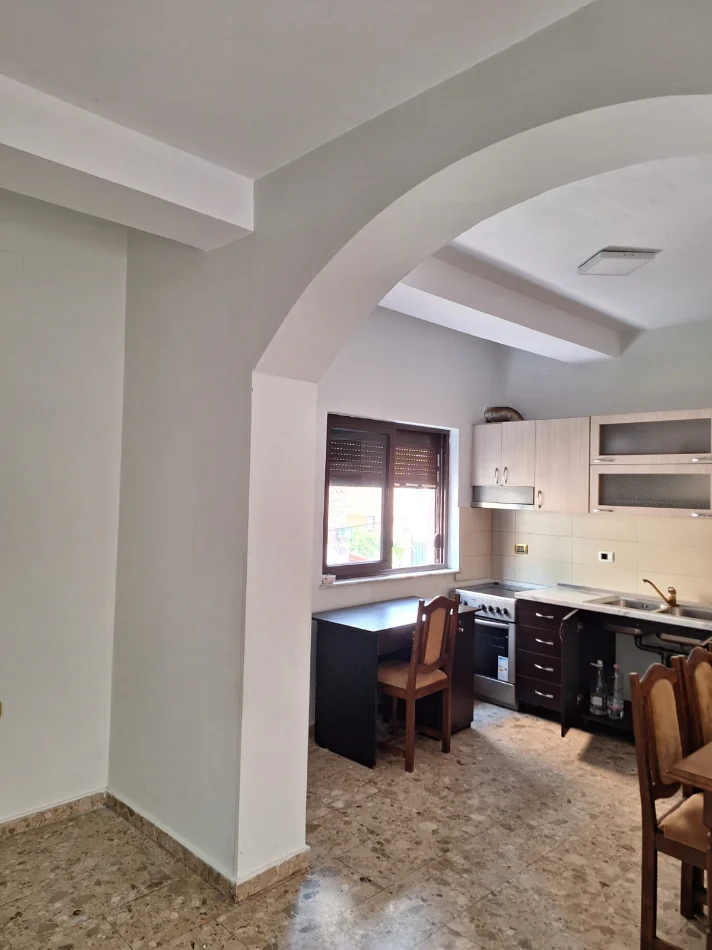 Tirane, shes apartament 2+1+Aneks+Ballkon Kati 2, 144 m² 195.000 € (Rruga Xhanfize Keko)