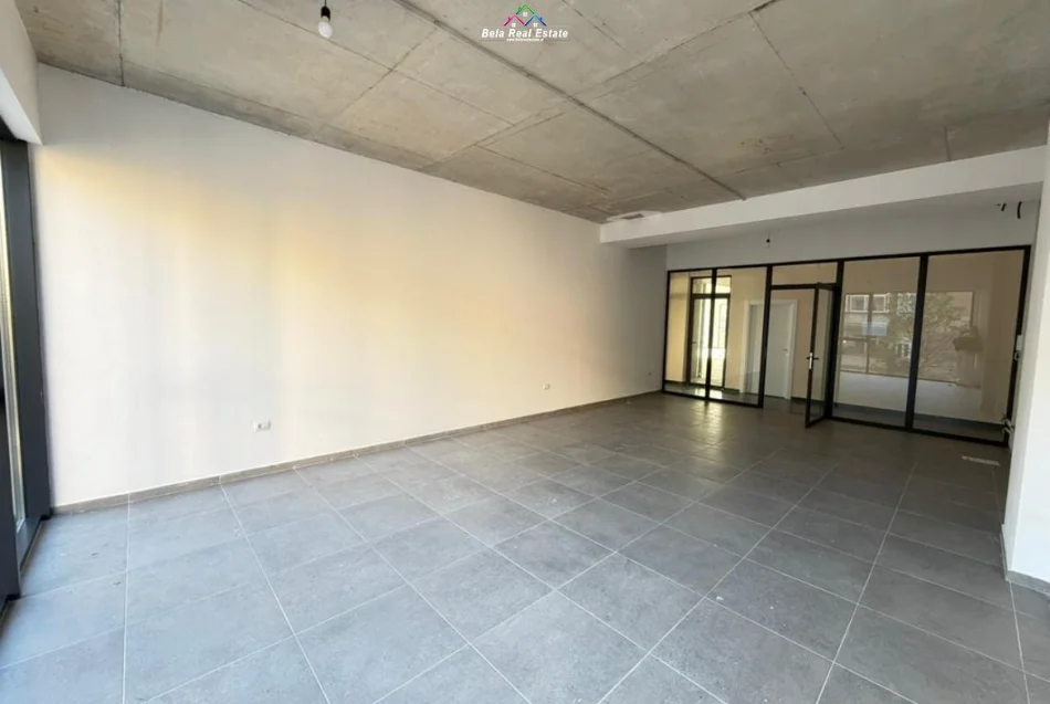 Tirane, jepet me qera zyre Kati 1, 61 m² 1.050 € (rruga e barrikadave)