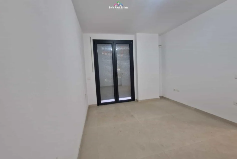 Tirane, jepet me qera zyre Kati 3, 66 m² 570 € (Rruga Kongresi i Manastirit)