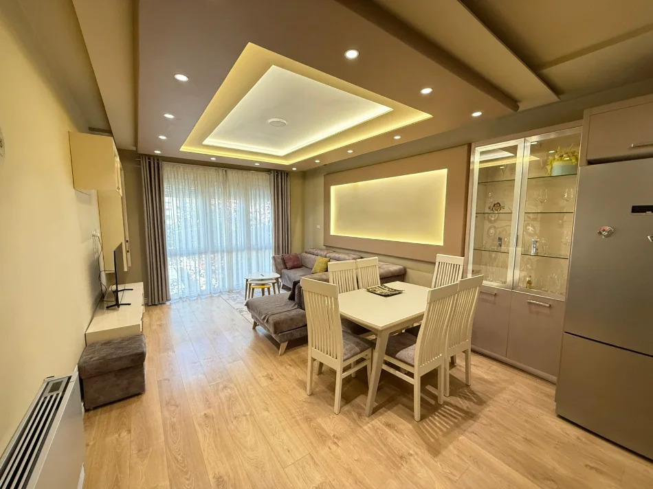 Tirane, jepet me qera apartament 2+1 Kati 2, 95 m² 900 € (Rruga Tafaj)