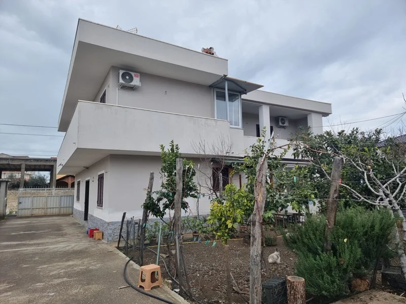 Lezhë SMT - Shitet Vilë