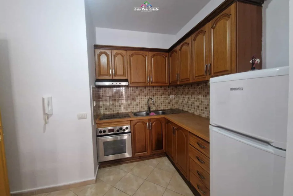 Tirane, jepet me qera apartament 2+1+Ballkon Kati 6, 80 m² 450 € (prane KMY)