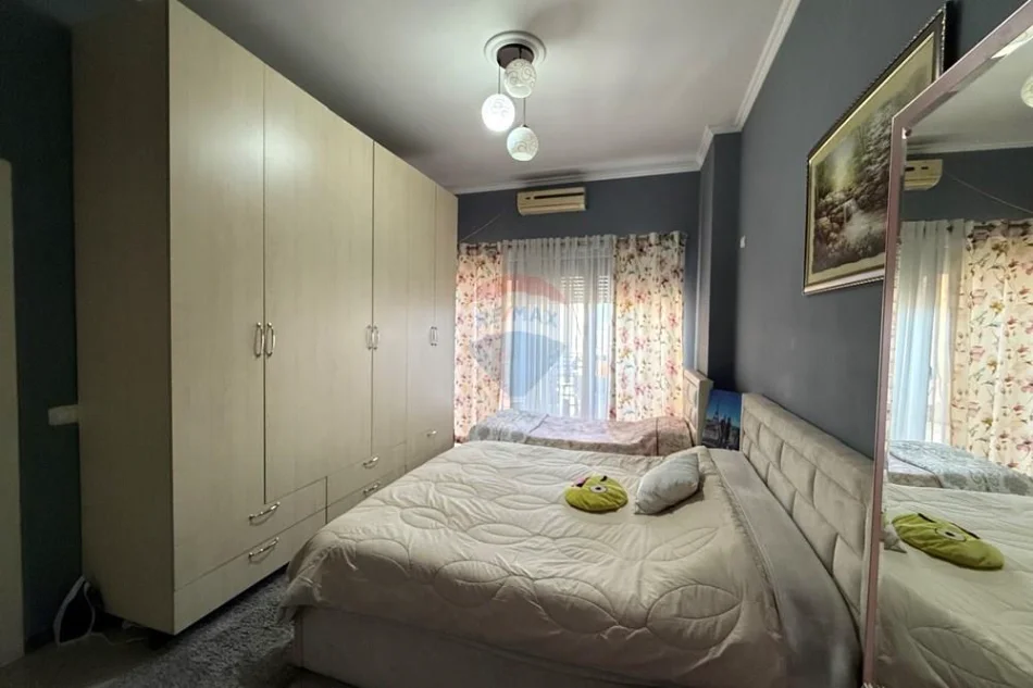 Apartament ne shitje, 2+1 totalisht i mobiluar tek bar "Artisti', Astir! (159'900 Euro)