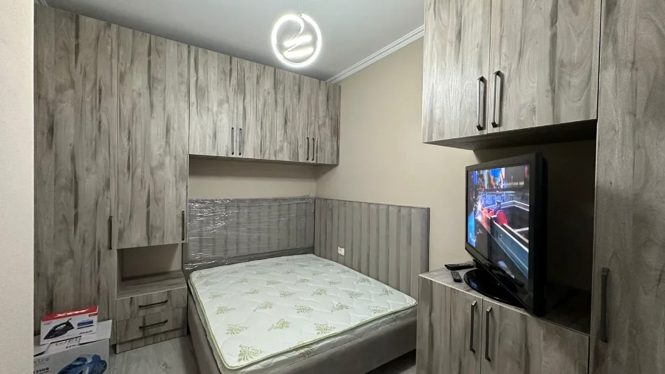 Tirane, jepet me qera apartament 1+1 , 55 m² 600 € (Rr. Riza Çerova)