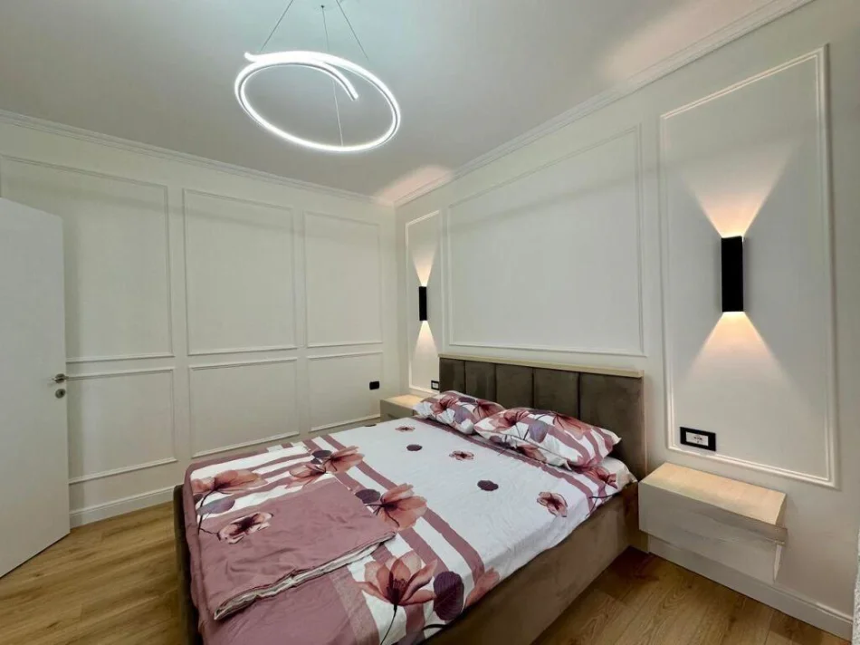 Tirane, jepet me qera apartament 1+1 , 900 m² 900 € (Rruga e kavajes)