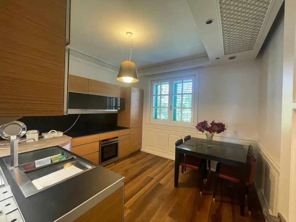 Tirane, jepet me qera apartament 1+1+Ballkon Kati 2, 80 m² 700 € (Shkolla Kuqe)