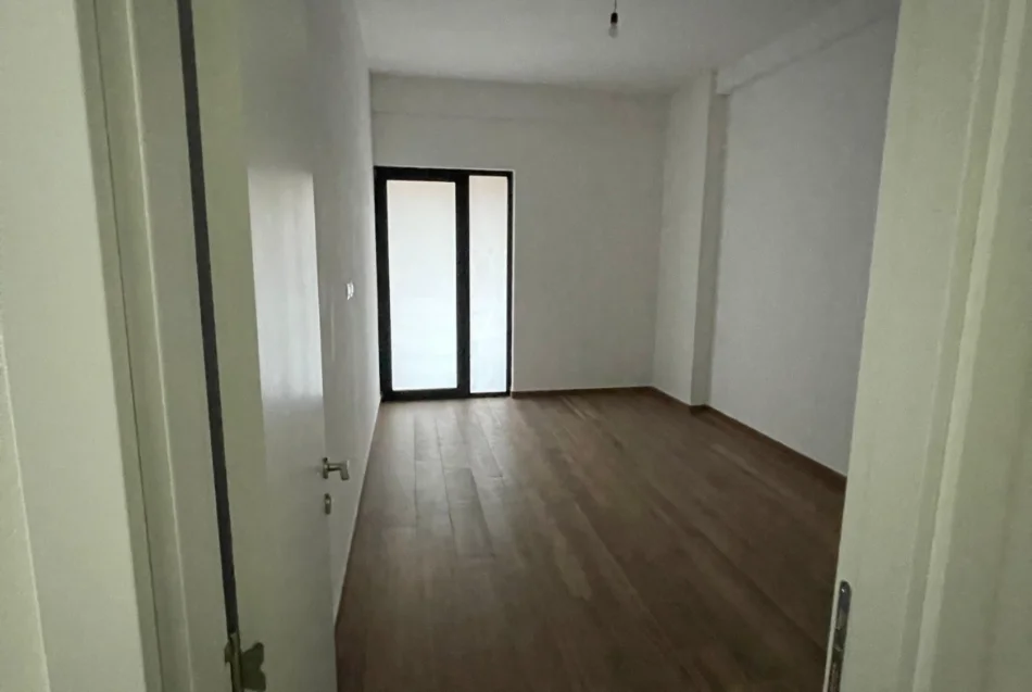 Tirane, jepet me qera zyre Kati 2, 118 m² 650 € (Rruga e Dibres)