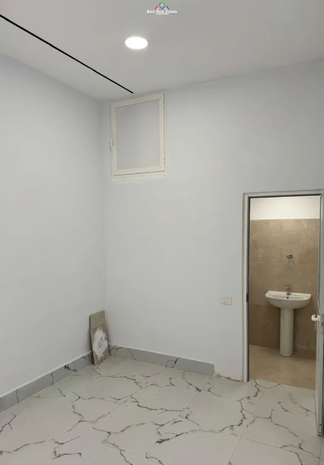 Tirane, shes dyqan Kati 0, 39 m² 213.400 € (mine peza)