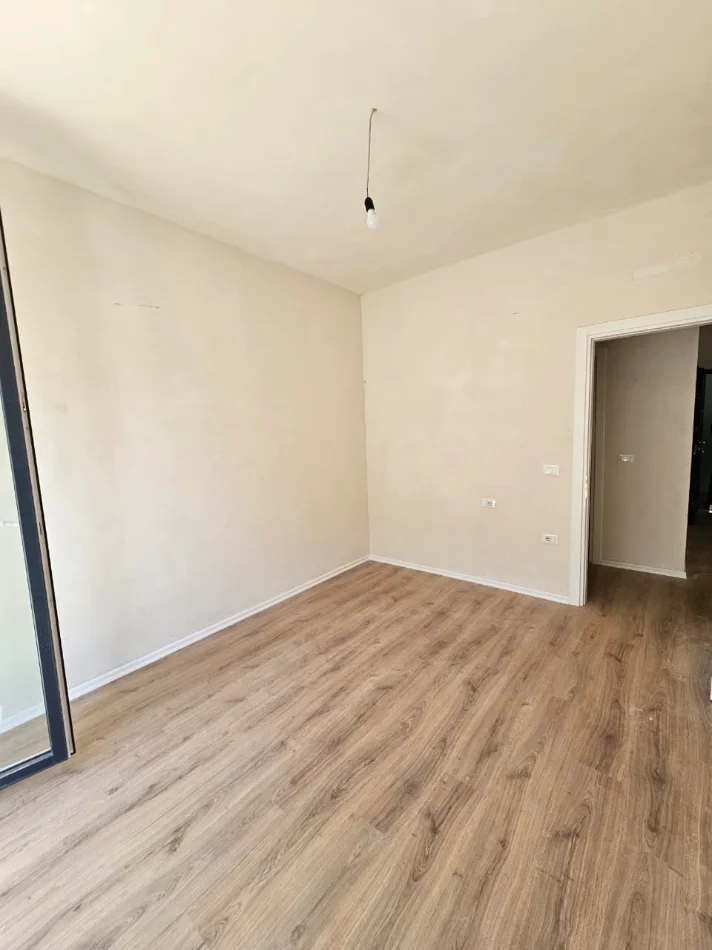 Tirane, shitet apartament 3+1 , 125 m² 400.000 € (Komuna e Parisit)