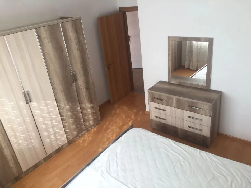 Tirane, jepet me qera apartament 1+1+Ballkon Kati 6, 55 m² 600 € (XHAMLLIKU)
