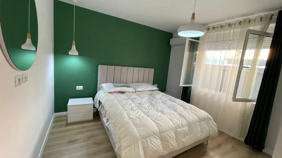 Tirane, jepet me qera Vile 1 Katshe Kati 1, 180 m² 800 € (RRUGA E KAVAJES)