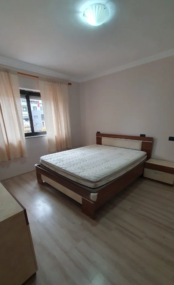 Tirane, jepet me qera apartament 1+1 , 60 m² 600 € 