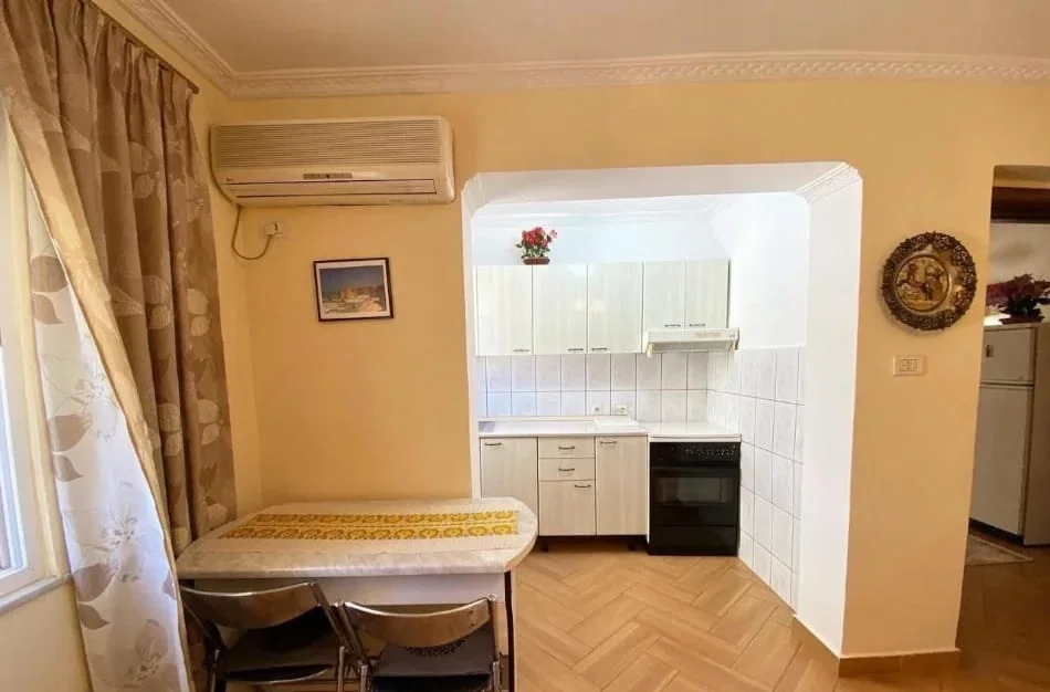 Tirane, jepet me qera apartament 1+1 Kati 4, 65 m² 550 € (Rruga Mine Peza)