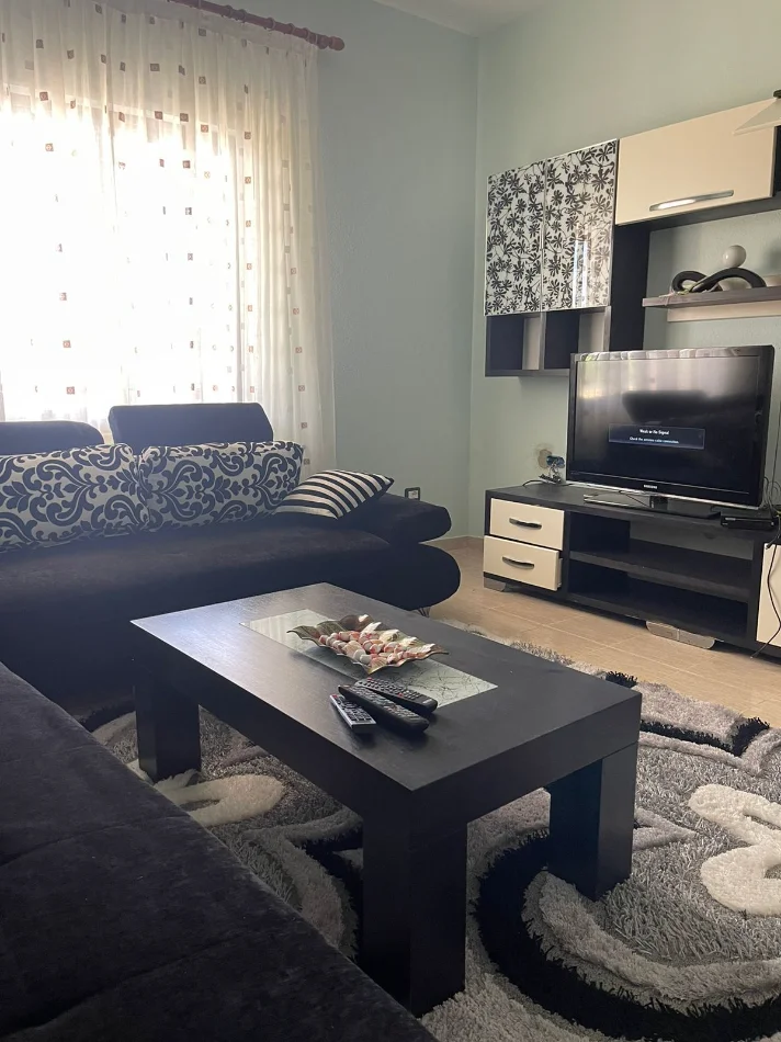 Tirane, jepet me qera apartament 2+1+Ballkon Kati 2, 100 m² 400 € (Astir)
