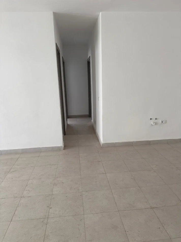 Tirane, jepet me qera zyre Kati 3, 100 m² 450 € (Rruga xhemal Sheh Abazi)