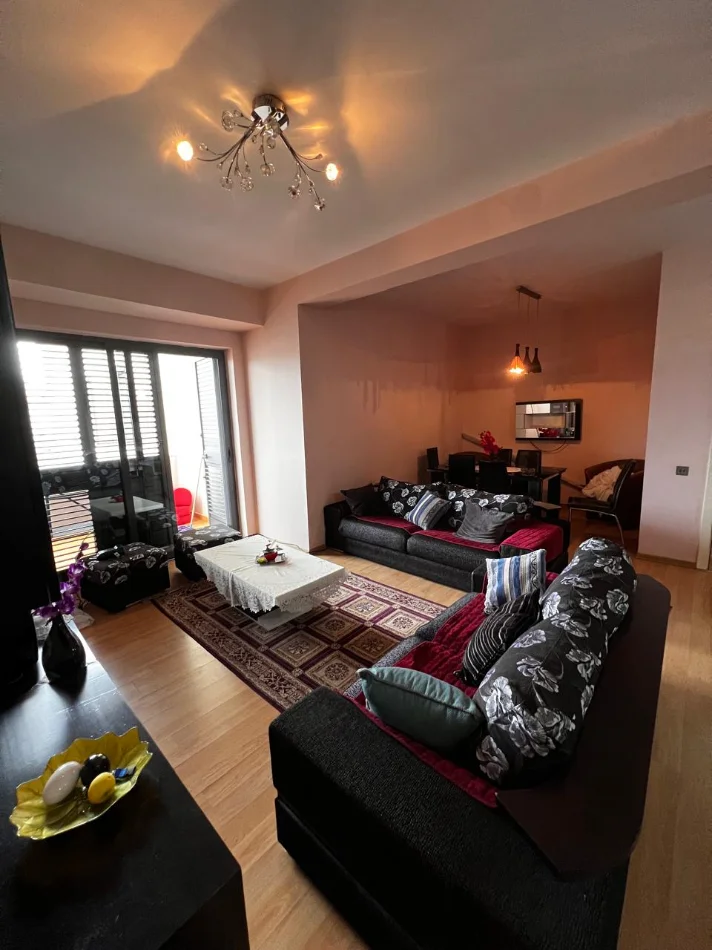 Tirane, jepet me qera apartament 2+1+Ballkon Kati 7, 100 m² 600 € (Rruga e Dibres)