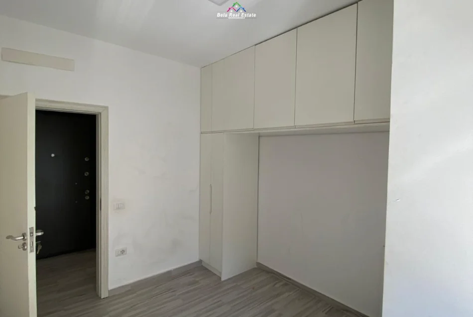Tirane, jepet me qera apartament 1+1 Kati 2, 55 m² 420 € (Rruga 5 Maji)