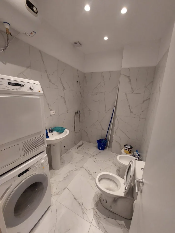 Tirane, jepet me qera apartament 1+1 Kati 0, 60 m² 630 € (Rruga Rrapo Hekali)