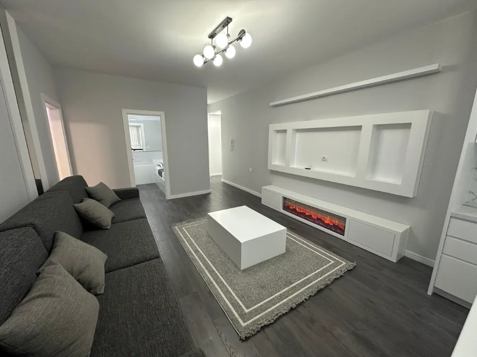 Tirane, jepet me qera apartament 2+1+Ballkon Kati 5, 80 m² 900 € (Ish Stacioni i Treni/Kompleksi Usluga)