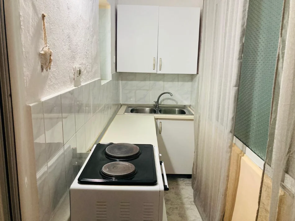 Tirane, jepet me qera apartament 1+1+Ballkon Kati 2, 58 m² 550 € (Vasil Shanto/Gjimnazi Besnik Sykja)