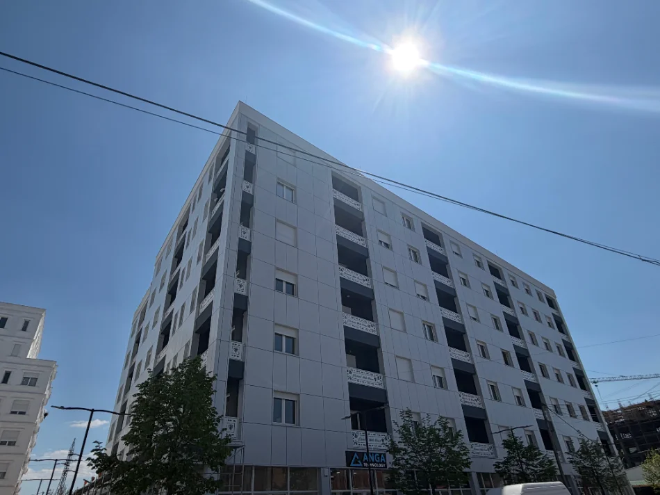 Tirane, shitet apartament 2+1+Ballkon Kati 6, 100 m² 88.500 € (Rrethi Ullirit, Kamez)