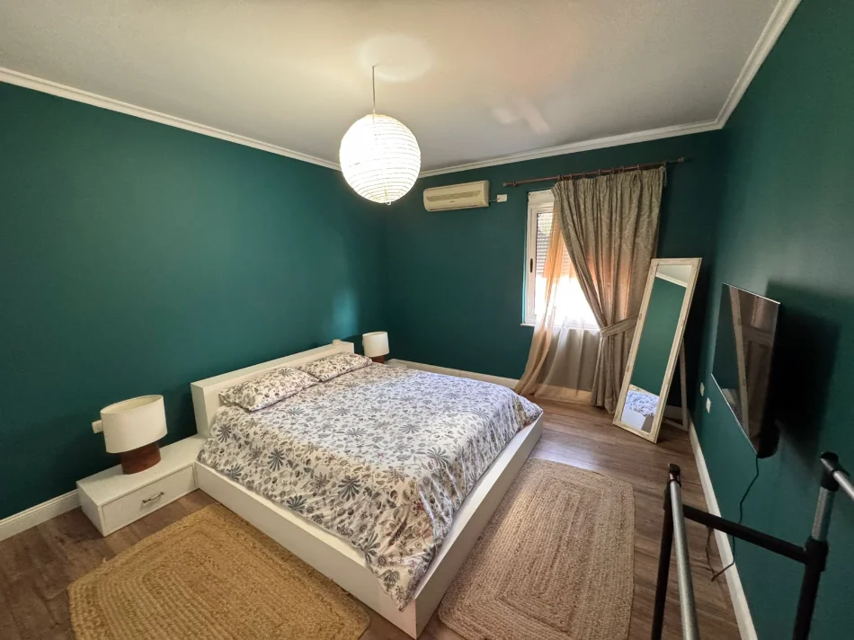 Tirane, jepet me qera apartament 2+1+Ballkon Kati 9, 87 m² 750 € (Rruga e Kavajes/Pas Ambasades Gjermane)