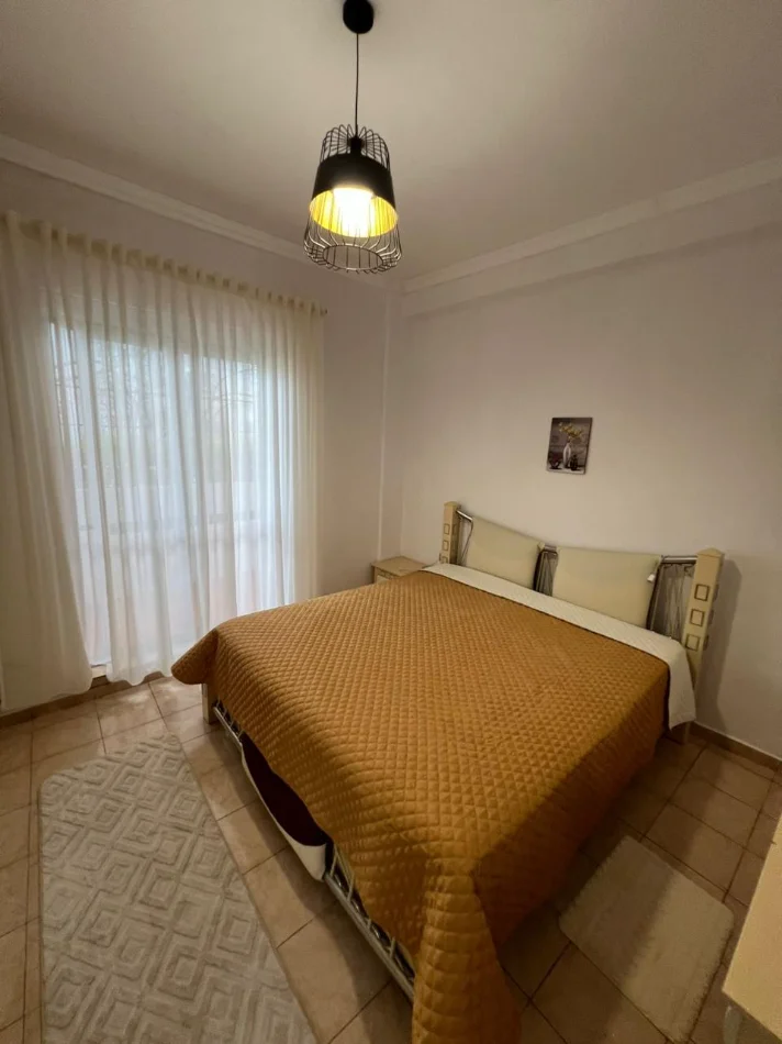 Tirane, jepet me qera Vile 1+1+Ballkon Kati 1, 79 m² 400 € (Rruga 5 Maji)