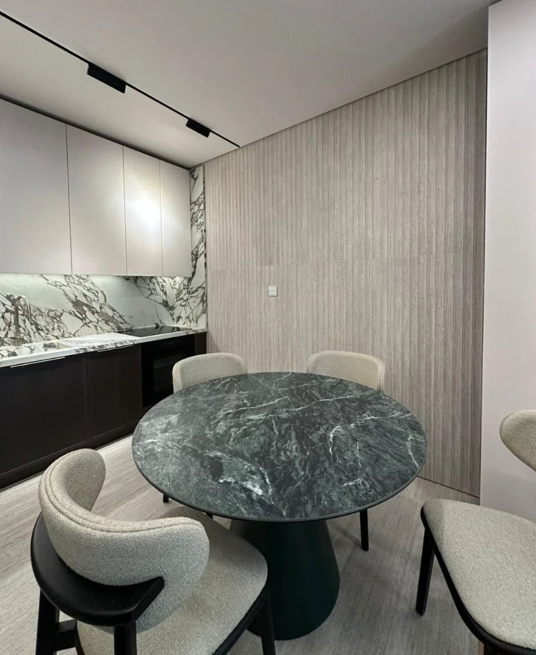 Tirane, jepet me qera apartament 1+1 , 78 m² 1.000 € 