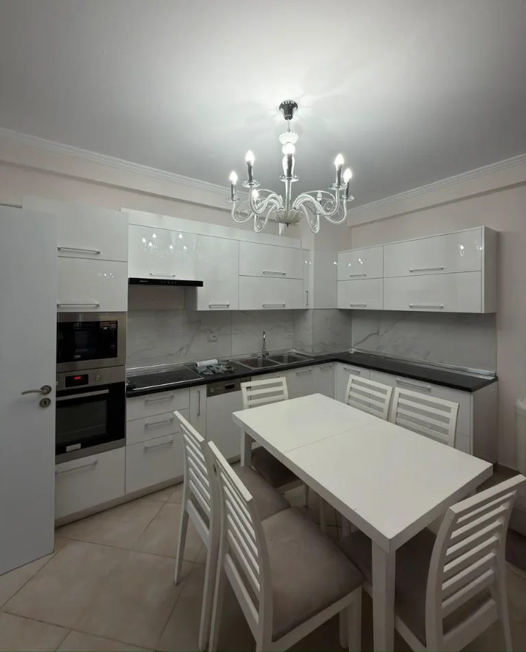 Tirane, jepet me qera apartament 2+1 , 90 m² 848 € 