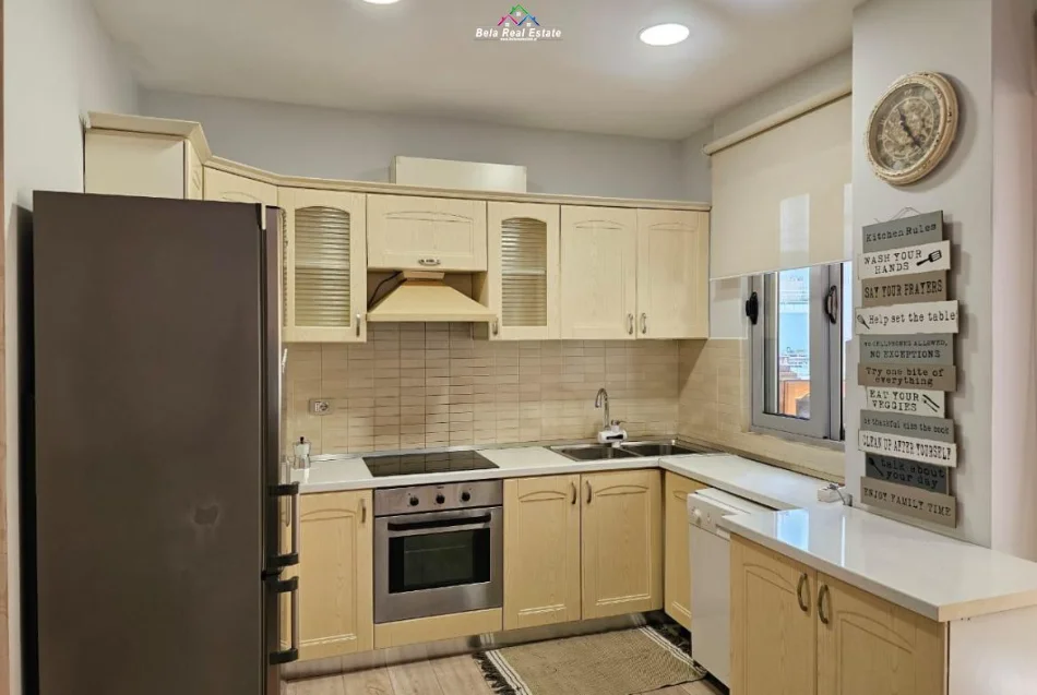 Tirane, jepet me qera apartament 2+1 Kati 3, 120 m² 800 € (Rruga Hamdi Sina)