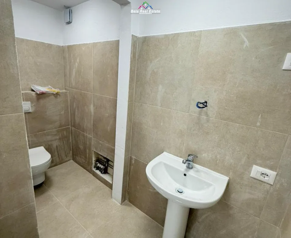 Tirane, jepet me qera dyqan Kati 0, 38 m² 900 € (Rruga mine Peza)