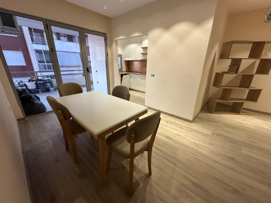Tirane, jepet me qera apartament 3+1+Ballkon Kati 7, 155 m² 1.400 € (Shkolla e Mesme “Ismail Qemali”)