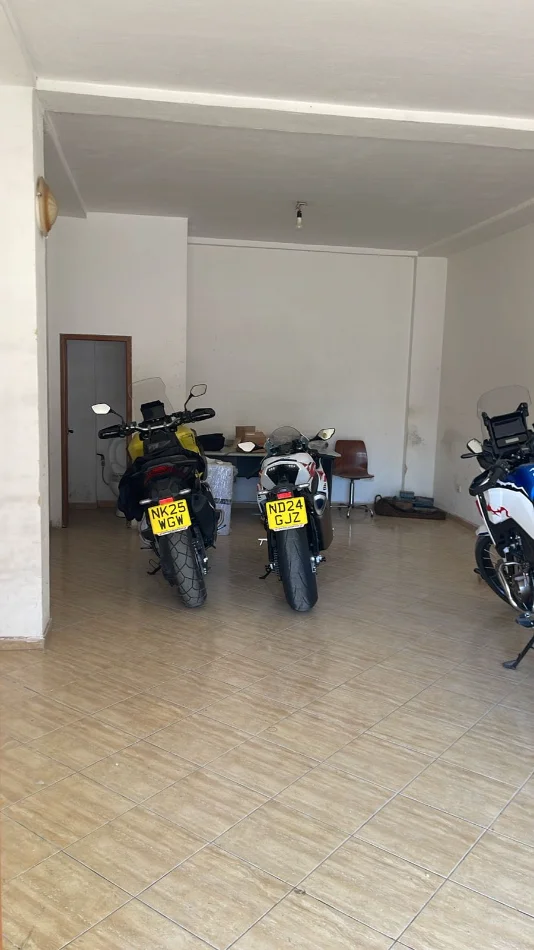 Tirane, jepet me qera dyqan Kati 0, 40 m² 320 € (Rruga Azem Galica)