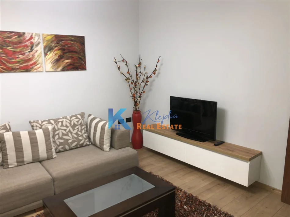Tirane, jap me qera apartament 1+1+Ballkon Kati 3, 55 m² 670 € (Myslym Shyri)