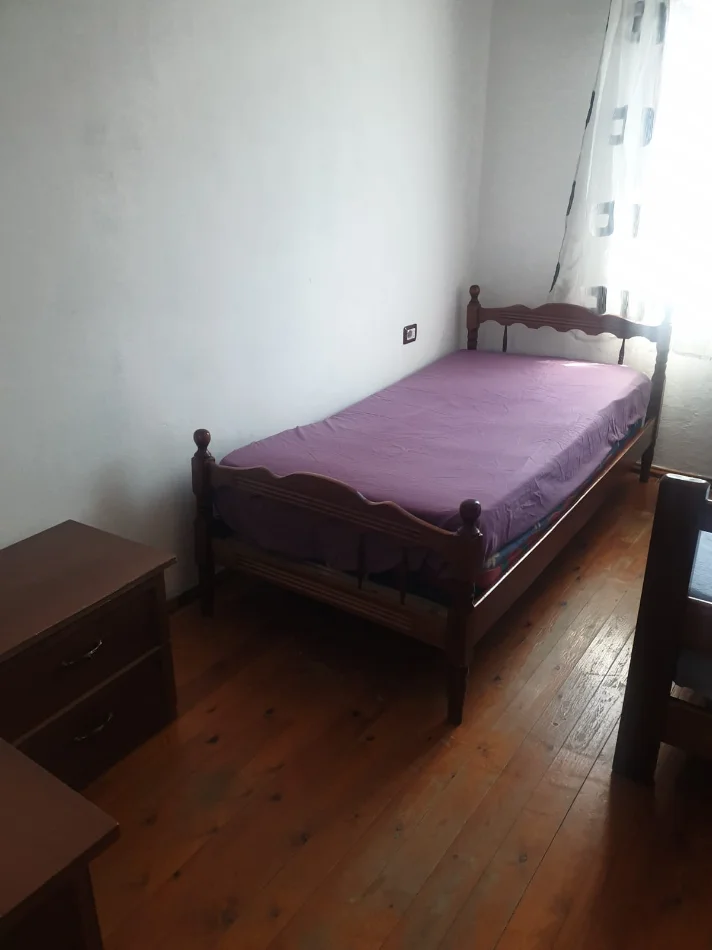 Shqiperi, jepet me qera apartament 2+1+Ballkon Kati 2, 100 m² 400 € (pranë Fakultetit të Mjekësisë)