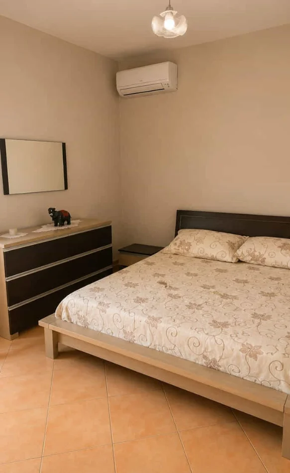 Tirane, jepet me qera Vile 3+1 Kati 3, 130 m² 580 € (Rruga Teodor Keko)