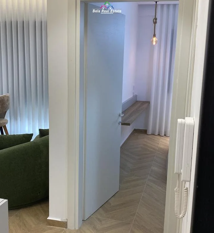 Tirane, shes apartament 3+1 Kati 1, 130 m² 325.000 € (Rruga Leonard Froku)