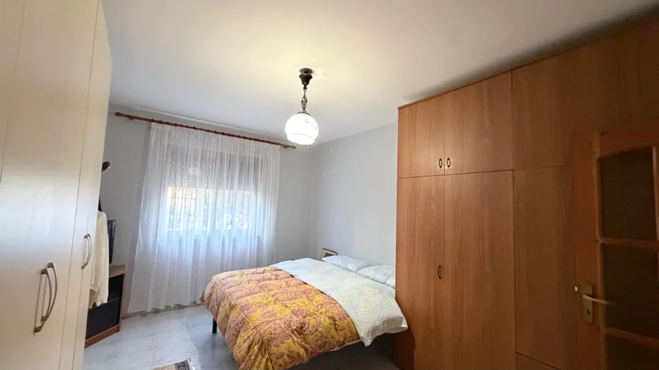 Tirane, jepet me qera apartament 1+1+Ballkon Kati 2, 60 m² 390 € (Ali Demi, pranë Drejtorisë së Policisë)