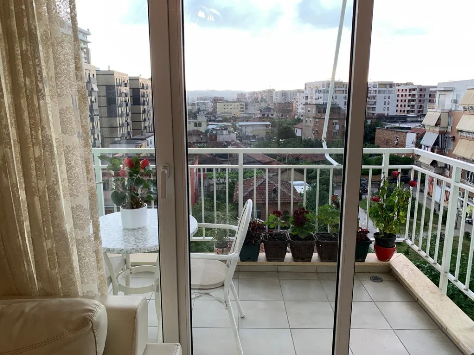 Tirane, jepet me qera apartament 3+1+Aneks+Ballkon Kati 4, 123 m² 850 € (Rruga Jordan Misja)