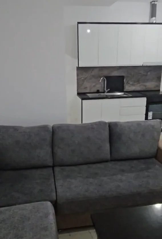Tirane, jepet me qera apartament 2+1+Ballkon Kati 2, 90 m² 450 € (Laprakë)