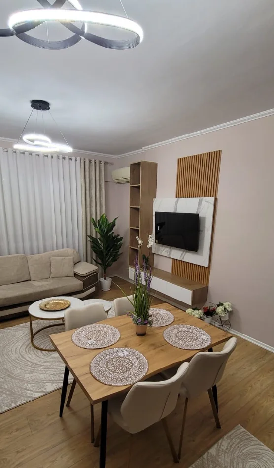 Tirane, jepet me qera apartament 2+1 , 99 m² 800 € 