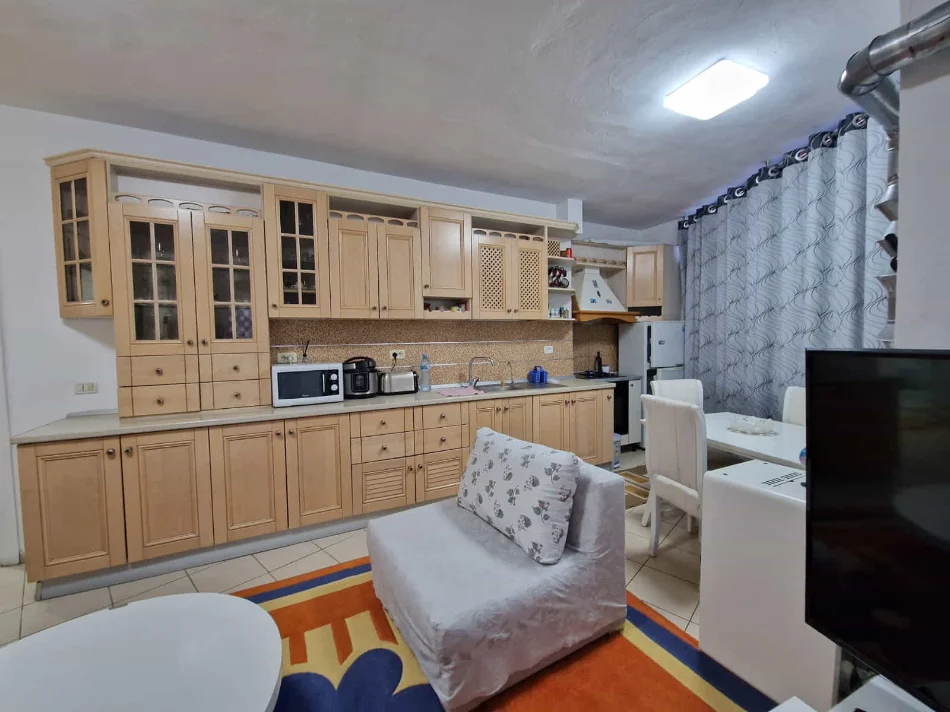 Tirane, jepet me qera apartament 2+1 Kati 1, 90 m² 600 € (Rruga Isuf Elezi)