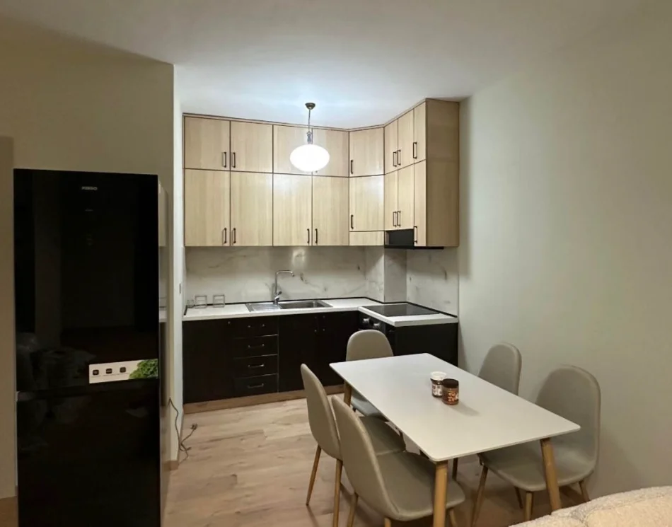 Tirane, jepet me qera apartament 2+1 , 90 m² 550 € 