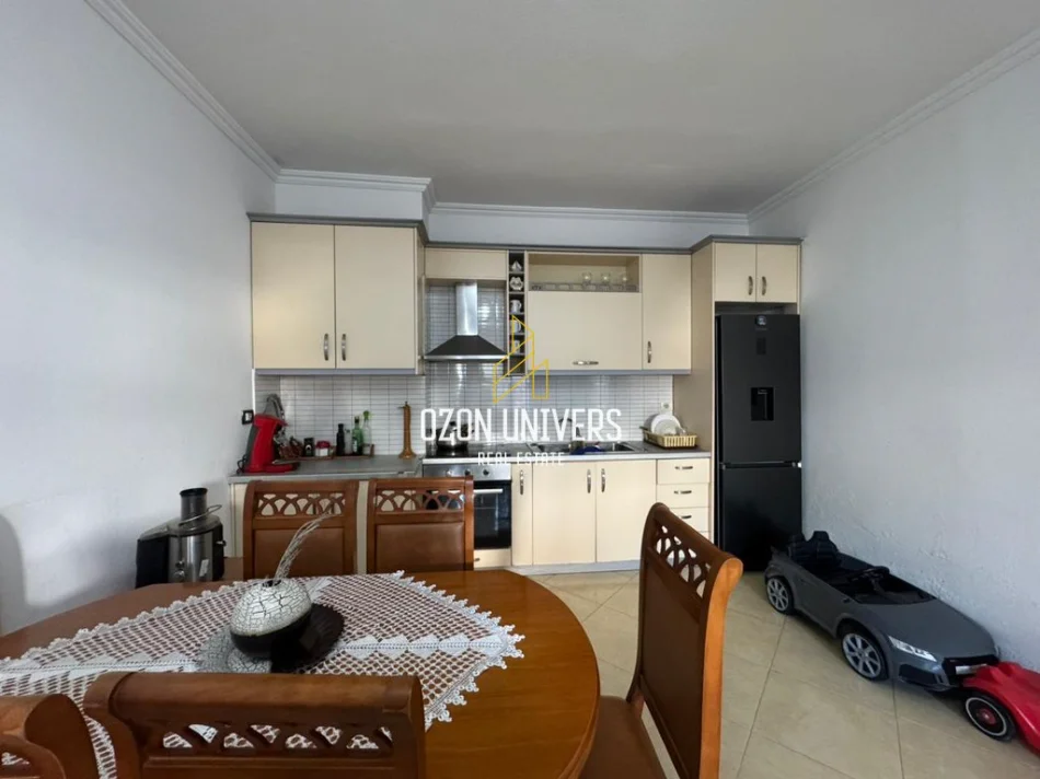 Tirane, jepet me qera apartament 2+1+Ballkon Kati 2, 115 m² 500 € (Fresk)